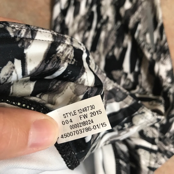 UA Womens Fly by printed Capri 1248730 - Picture 9 of 11